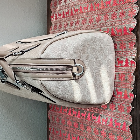 Coach Large Rowan In Canvas Signature Print - Picture 4 of 8